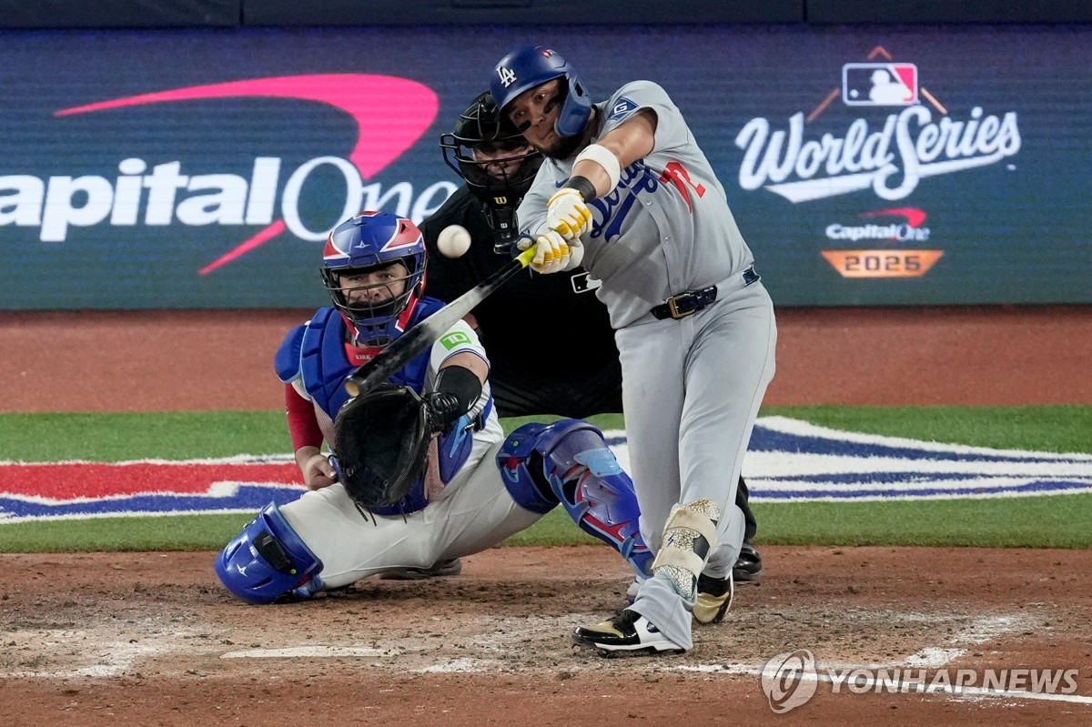 '은퇴 예고' <b>로하스</b>, MLB <b>다저스</b>와 81억원에 <b>재계약</b>