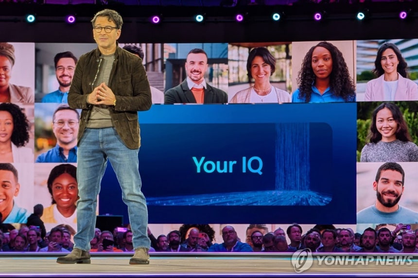 저드슨 알토프 마이크로소프트(MS) 상업부문 최고경영자(CEO)가 지난달 18일(현지시간) 미국 샌프란시스코에서 개최한 'MS 이그나이트' 행사에서 기조연설을 하고 있다. [AP=