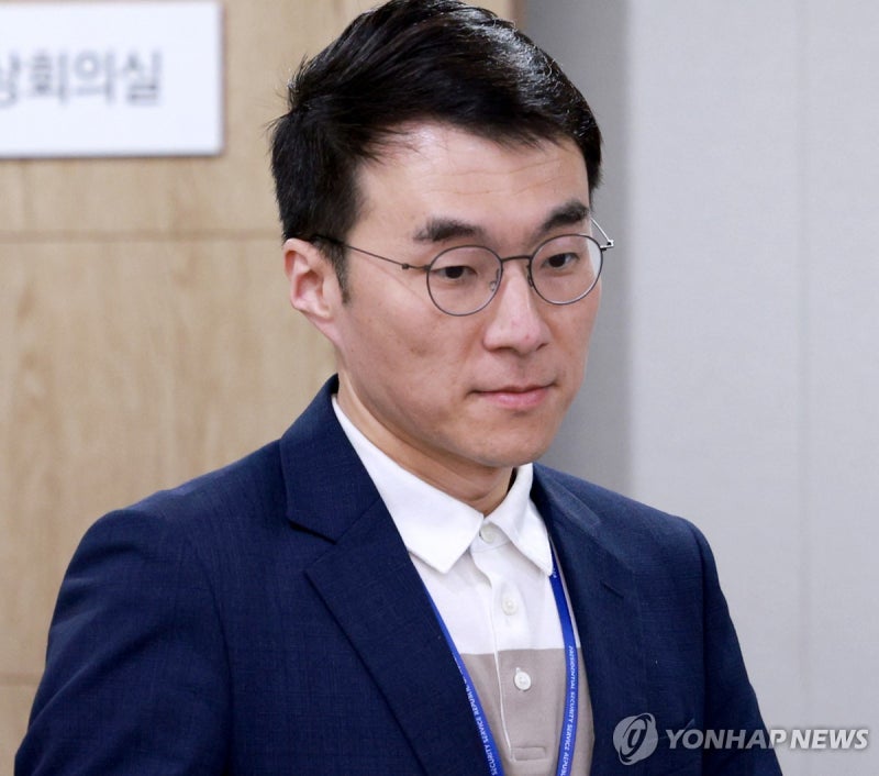 '<b>인사청탁 논란</b>' 이틀만에 김남국 사직서 제출…대통령실 "수리"