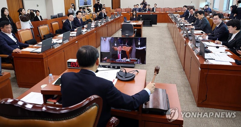 국회 산자위, '<b>주52시간</b> 예외적용' 뺀 <b>반도체특별법</b> 처리(종합)