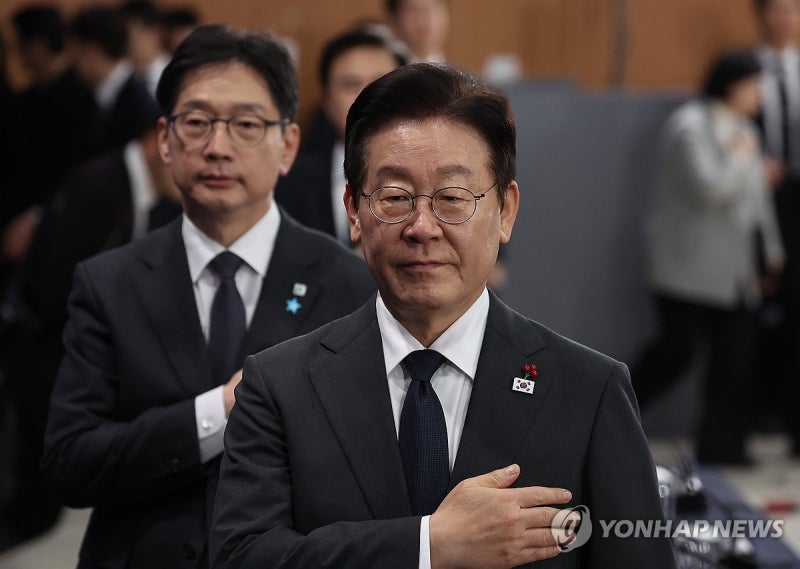 李<b>대통령</b> "지역<b>통합</b>, 될 듯하다 안 돼…정치적 이해충돌 탓"