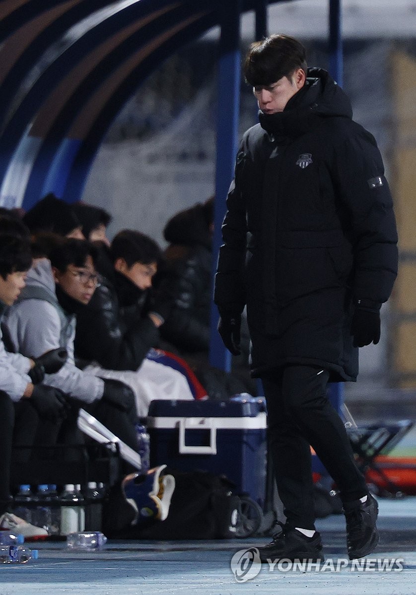 '6년 만의 강등' 막지 못한 수원FC <b>김은중</b> "모든 <b>책임</b>은 제게"