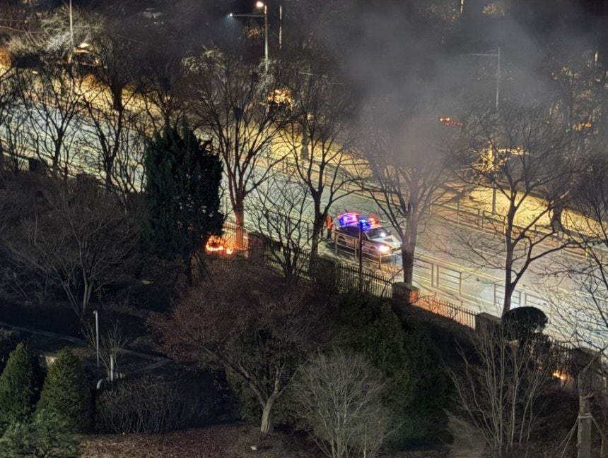 국회 3문 인근 방화 [독자 제공. 재판매 및 DB 금지]