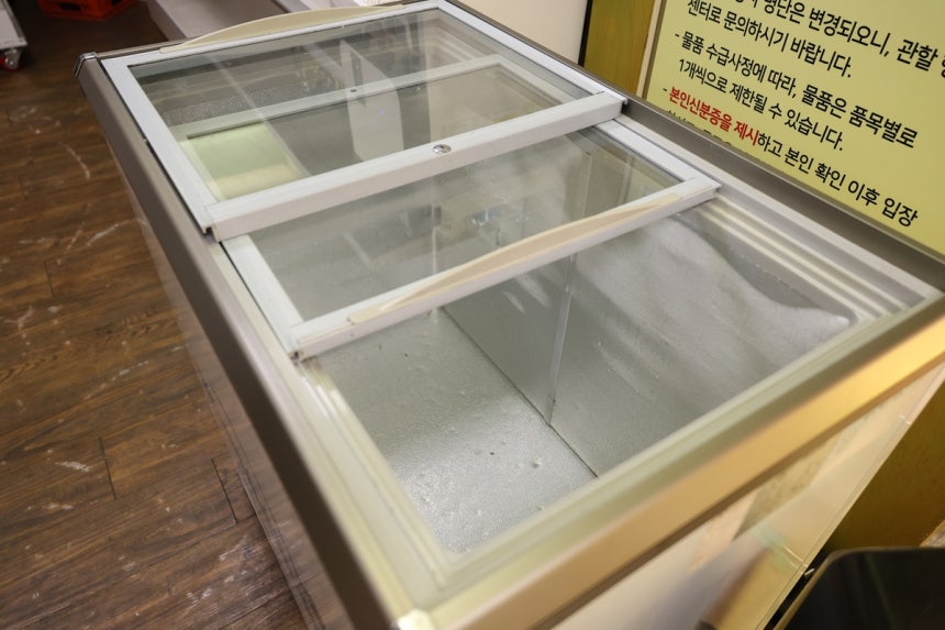 텅 빈 냉동고 [촬영 황수빈]