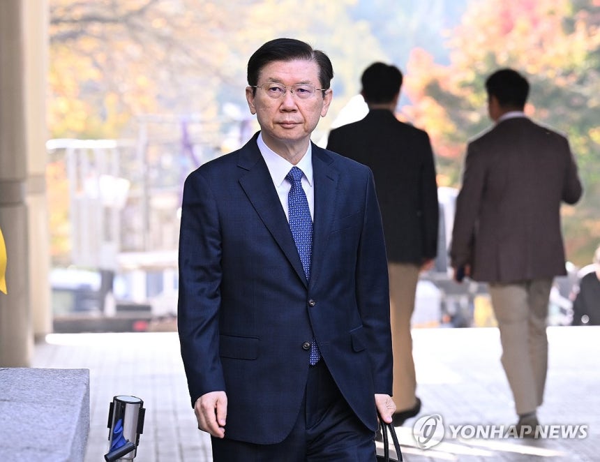 박종준 전 경호처장,윤석열 재판 증인 출석 (서울=연합뉴스) 신현우 기자 = 박종준 전 대통령경호처장이 7일 서울 서초구 서울중앙지법에서 열린 윤석열 전 대통령의 특수공무집행방해 등 혐의 속행 공판에 증인으로 출석