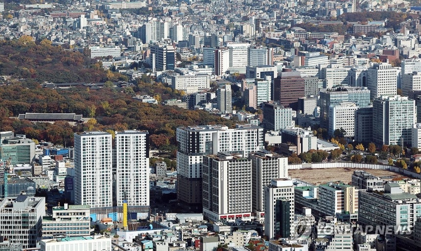 종묘 앞,<a href="?ID=9758.html">바카라 중국점 디시</a>세운4구역 앞날은 (서울=연합뉴스) 이진욱 기자 = 국가유산청이 유네스코 세계유산인 종묘 인근 세운4구역 재개발 사업에 문제를 제기한 데 대해 이 일대 토지주들이 "국가유산청이 재개발을 불가능하게 한다면 