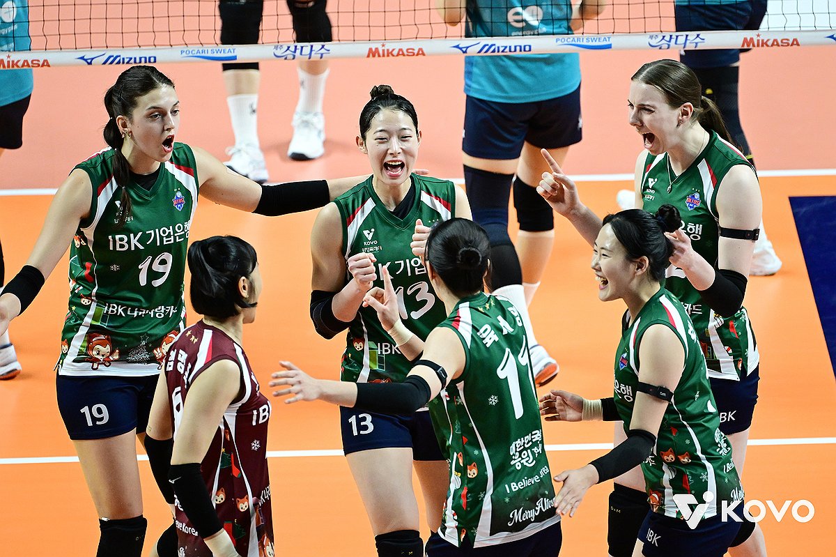 <b>4연승</b>을 달린 <b>IBK기업은행</b>
