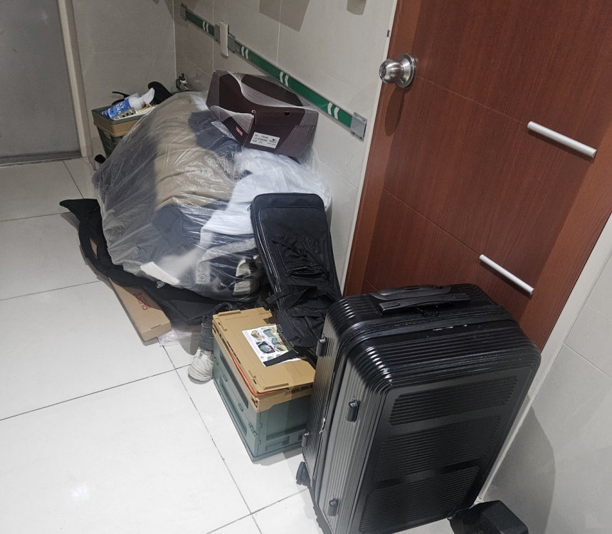 범행 다음 날 피의자 주거지에 쌓여 있던 짐들 [독자 제공.재판매 및 DB 금지]