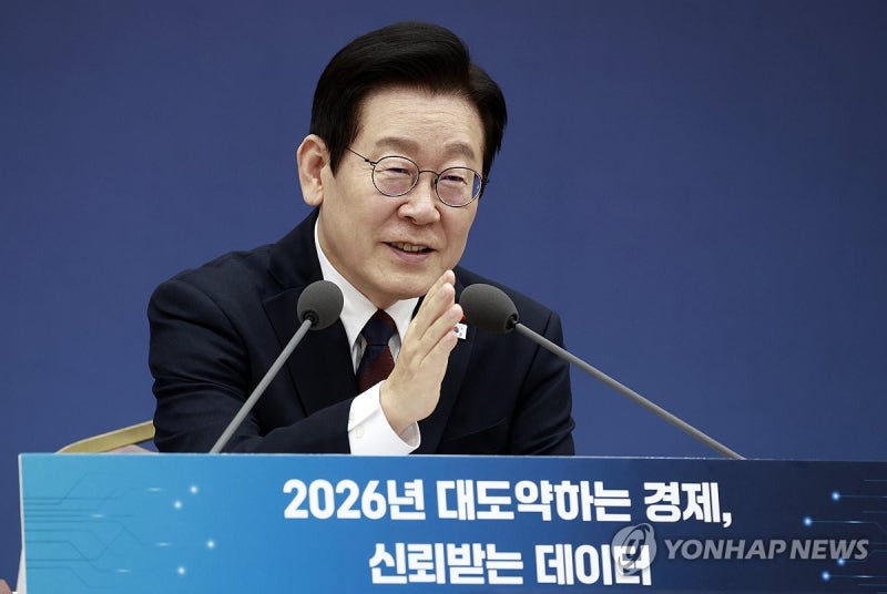 李<b>대통령</b> "<b>인사</b>에 <b>문제</b> 있으면 익명 문자라도 달라…시정하겠다"