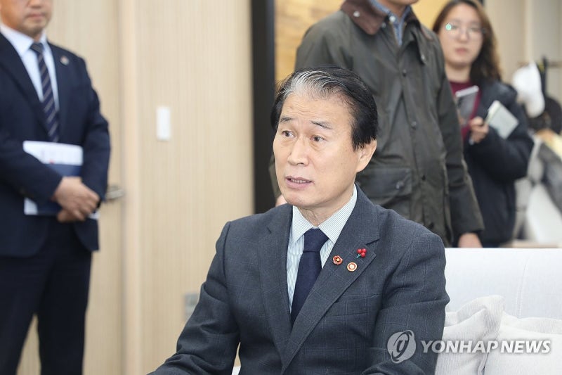 오영훈 <b>제주</b>지사와 <b>면담</b>하는 <b>권오을</b> 보훈부 <b>장관</b>