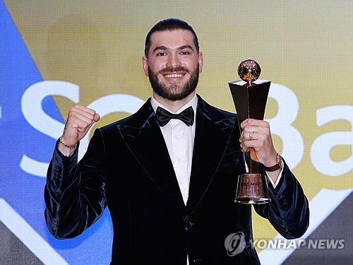 KBO리그 'MVP' <b>폰세</b>, MLB <b>토론토</b>와 442억원에 3년 <b>계약</b> 체결