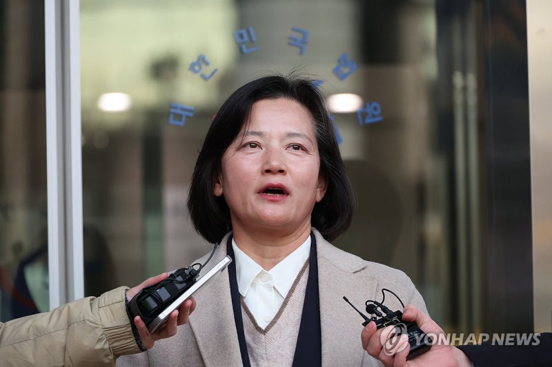 '강등' <b>검사장</b> <b>정유미</b>, <b>인사취소 소송</b>…"<b>인사</b>껍질만 쓴 중징계"(종합)
