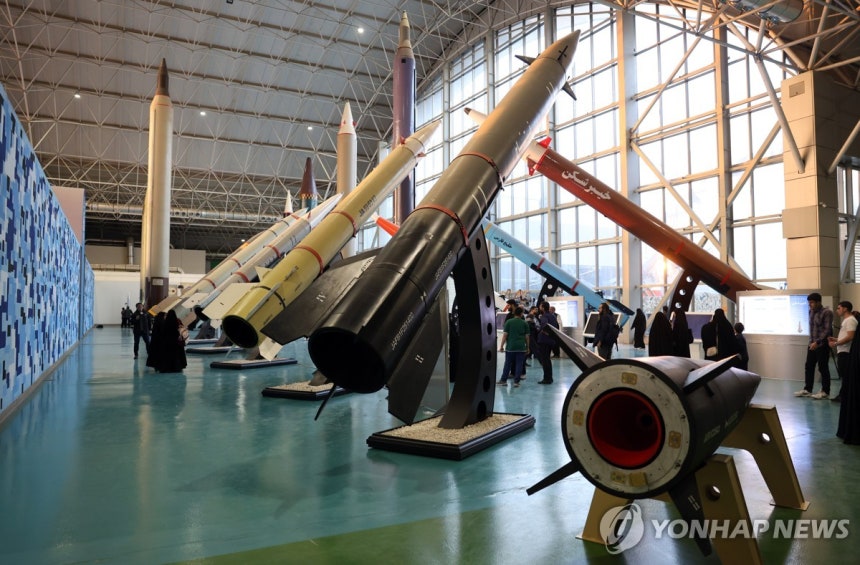 지난 11월 이란 테헤란에서 열린 이란혁명수비대 항공 우주 성과 전시회장의 모습 [EPA=연합뉴스.재판매 및 DB 금지]