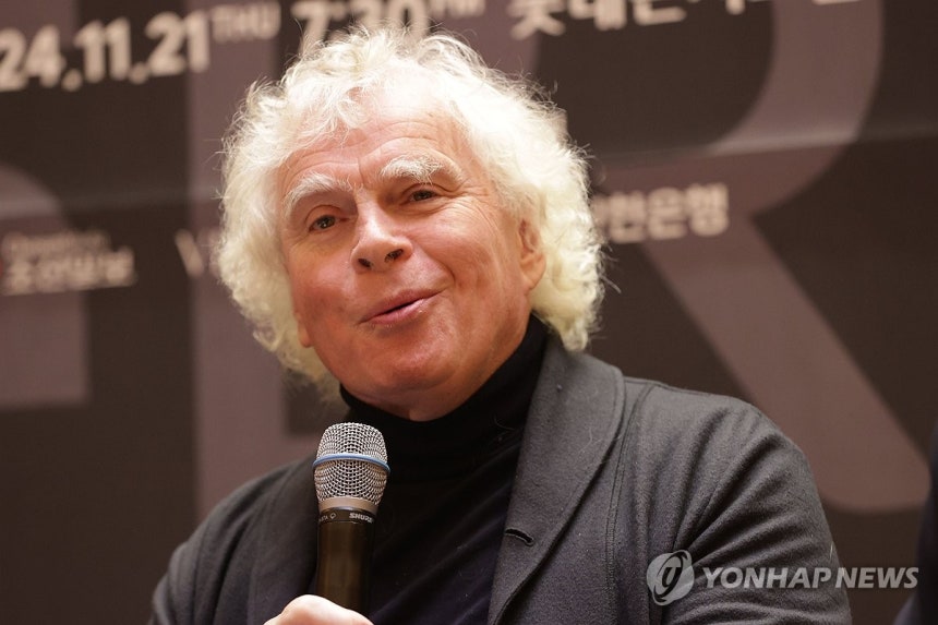 지휘자 사이먼 래틀 [연합뉴스 자료사진]