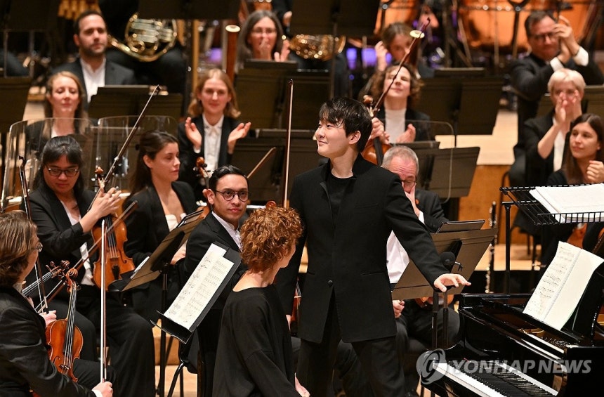 피아니스트 조성진 [런던심포니오케스트라 제공.재판매 및 DB 금지] 