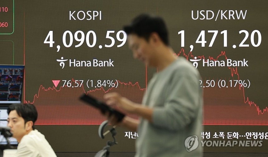 'AI 거품론' 코스피 1.8% 하락 마감 (서울=연합뉴스) 한종찬 기자 = 인공지능(AI) 산업 거품 논란 재점화와 이번 주 잇따라 발표될 미국 경제지표에 대한 경계심리 속에 코스피가 15일 2% 가까이 밀리며 마