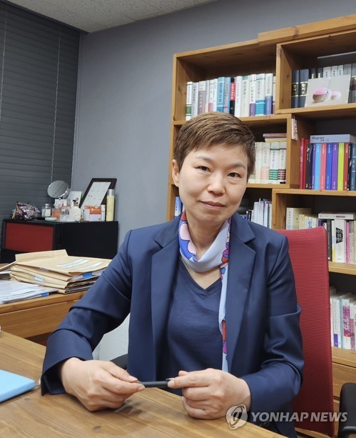 연합뉴스와 [삶] 인터뷰 중인 김재련 변호사 [연합뉴스 사진]