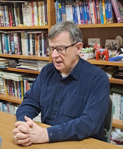 연합뉴스와 [삶] 인터뷰 중인 란코프 교수 [연합뉴스 사진]