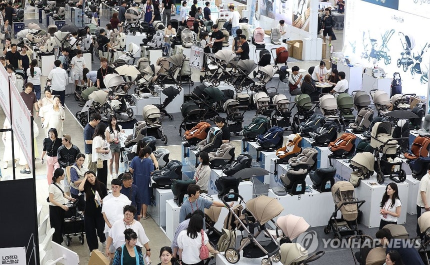 북적이는 대구 베이비&키즈페어 [연합뉴스 자료사진]