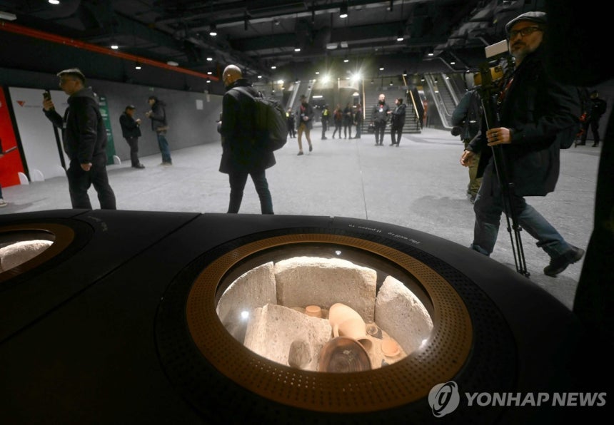 로마 지하철역에 전시된 유물들 [AFP 연합뉴스 자료사진.재배포 및 DB 금지]