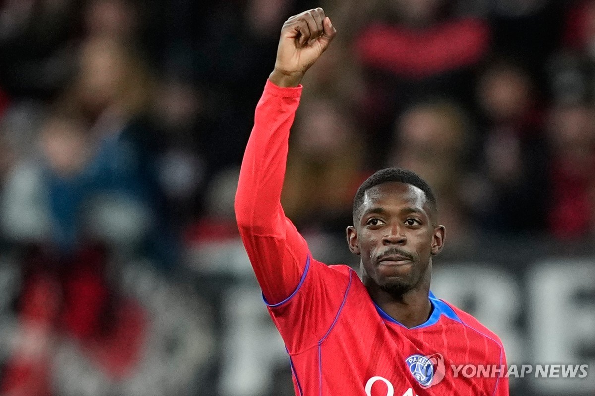 <b>발롱도르</b> 받은 PSG <b>뎀벨레</b>, FIFA 올해의 선<b>수상</b>도 석권 '2관왕'