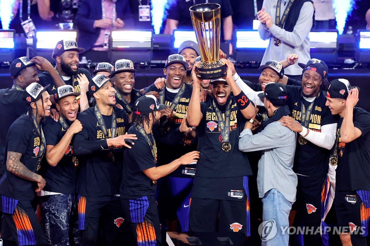 <b>뉴욕</b>, OKC 잡은 샌안토니오 꺾고 <b>NBA컵</b> 첫 <b>우승</b>…MVP 브런슨