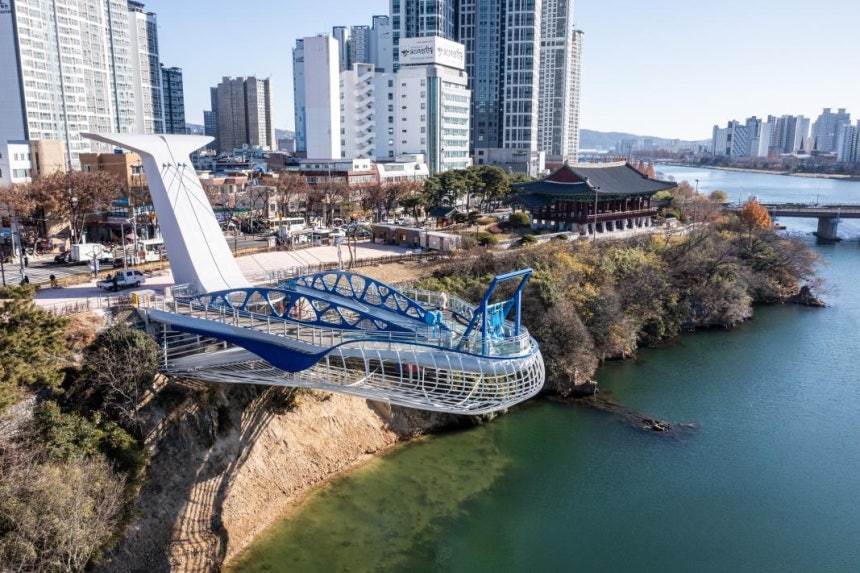 태화강을 조망할 수 있는 태화루 스카이워크 [울산시 제공.재판매 및 DB 금지]