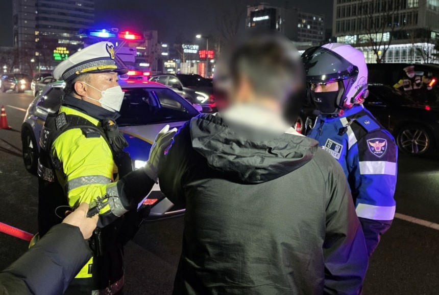 음주단속에 적발된 A씨 [촬영 권준우]