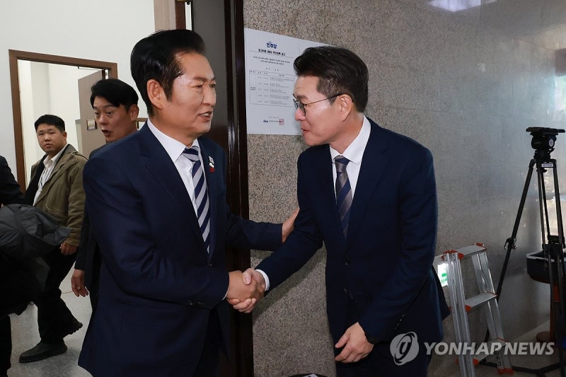 <b>서울시장 출마</b>선언 임박?…정청래 찾은 <b>정원오</b> "먼 길 갈 채비"