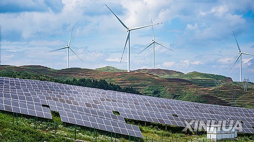 중국 구이저우성 웨이닝 이화묘족 자치현 태양광·풍력 발전단지 &lt;br/&gt;[신화=연합뉴스 자료사진. 재판매 및 DB 금지]