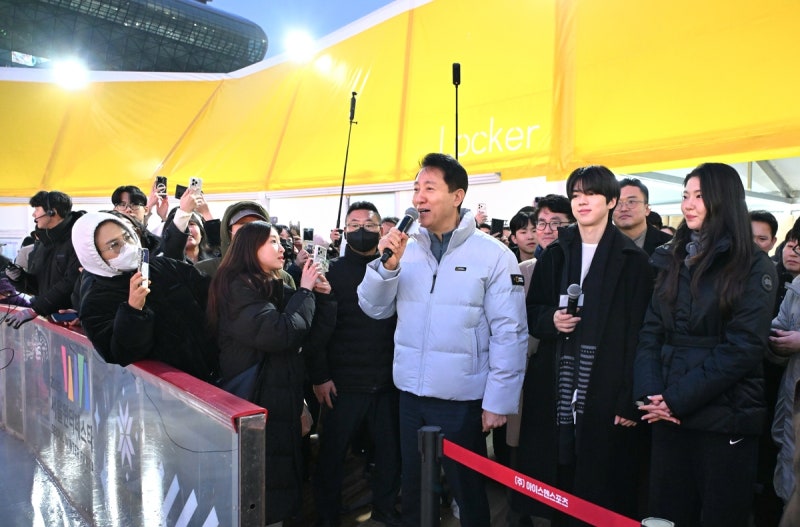 [동정] 오세훈 시장, <b>서울광장 스케이트장</b> 개장식 참석