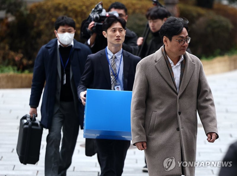 [2보] 상설특검, '<b>관봉권</b> 폐기' 관련 <b>한국은행</b> 수색…첫 강제<b>수사</b>