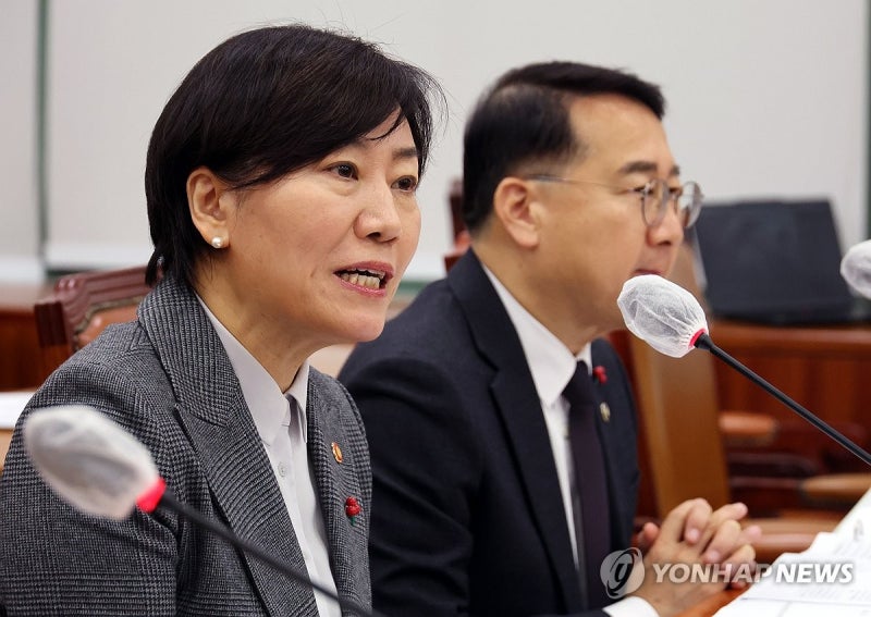 질의 <b>답변</b>하는 <b>송미령 장관</b>