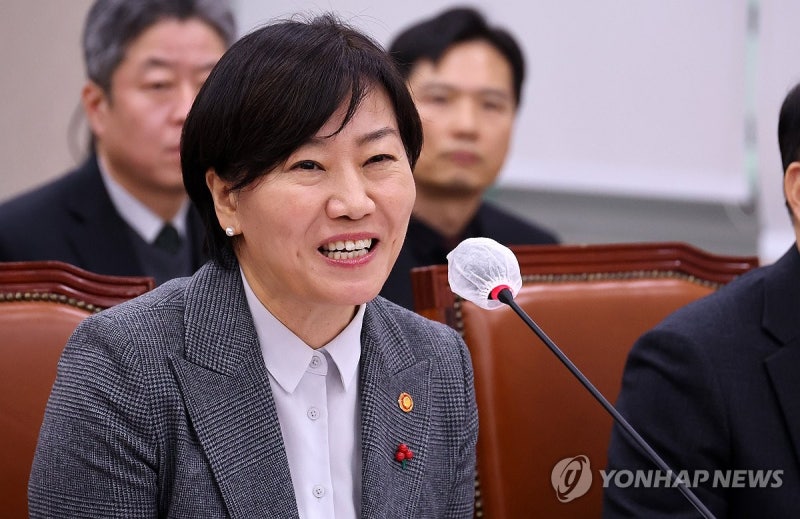 질의 <b>답변</b>하는 <b>송미령 장관</b>