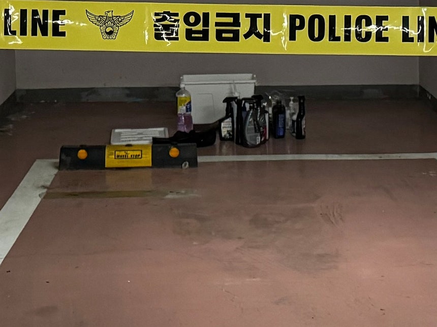 '폭발물' 적힌 상자 신고에 경찰특공대 출동 (서울=연합뉴스) 박영민 수습기자 = 20일 서울 마포구 한 아파트 지하 주차장에 '폭발물'이라고 적힌 상자가 놓여있다는 신고가 접수돼 경찰특공대가 출동하는 소동이 벌어졌