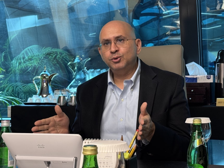 인터뷰 중인 아쉬라프 알 가자위 아람코 총괄 수석부사장 (다란[사우디아라비아]=연합뉴스) 강태우 기자 = 17일(현지시간) 사우디 다란에 위치한 아람코 본사에서 아쉬라프 알 가자위(Ashraf A.Al Ghazza