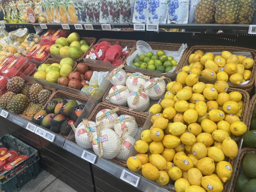 대형마트의 수입 과일 [촬영 김윤구]