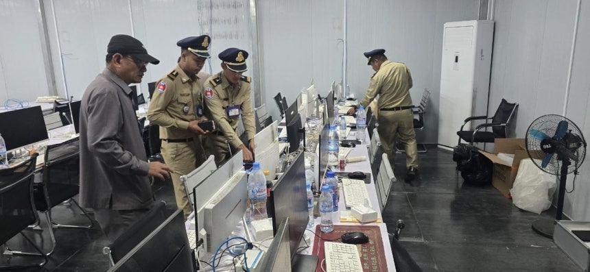 범죄단지 급습한 캄보디아 경찰 [경찰청 제공.재판매 및 DB 금지]