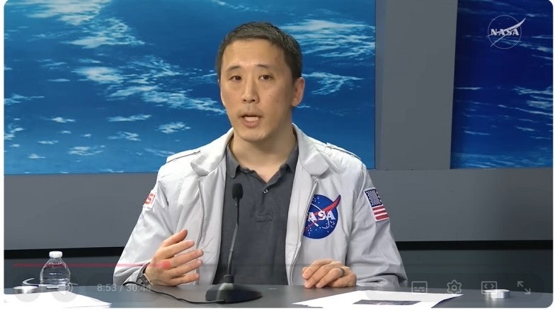 한국계 NASA <b>우주비행사 조니 김</b> "우주서 김치·밥 그리웠다"