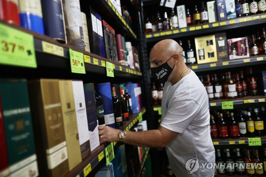 미국 매장에 진열된 스카치위스키 [AFP 연합뉴스 자료사진.재판매 및 DB 금지]