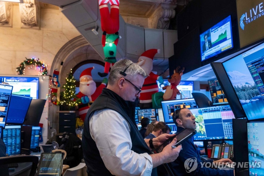 뉴욕증권거래소의 트레이더 [AFP 연합뉴스 자료사진.재판매 및 DB 금지]