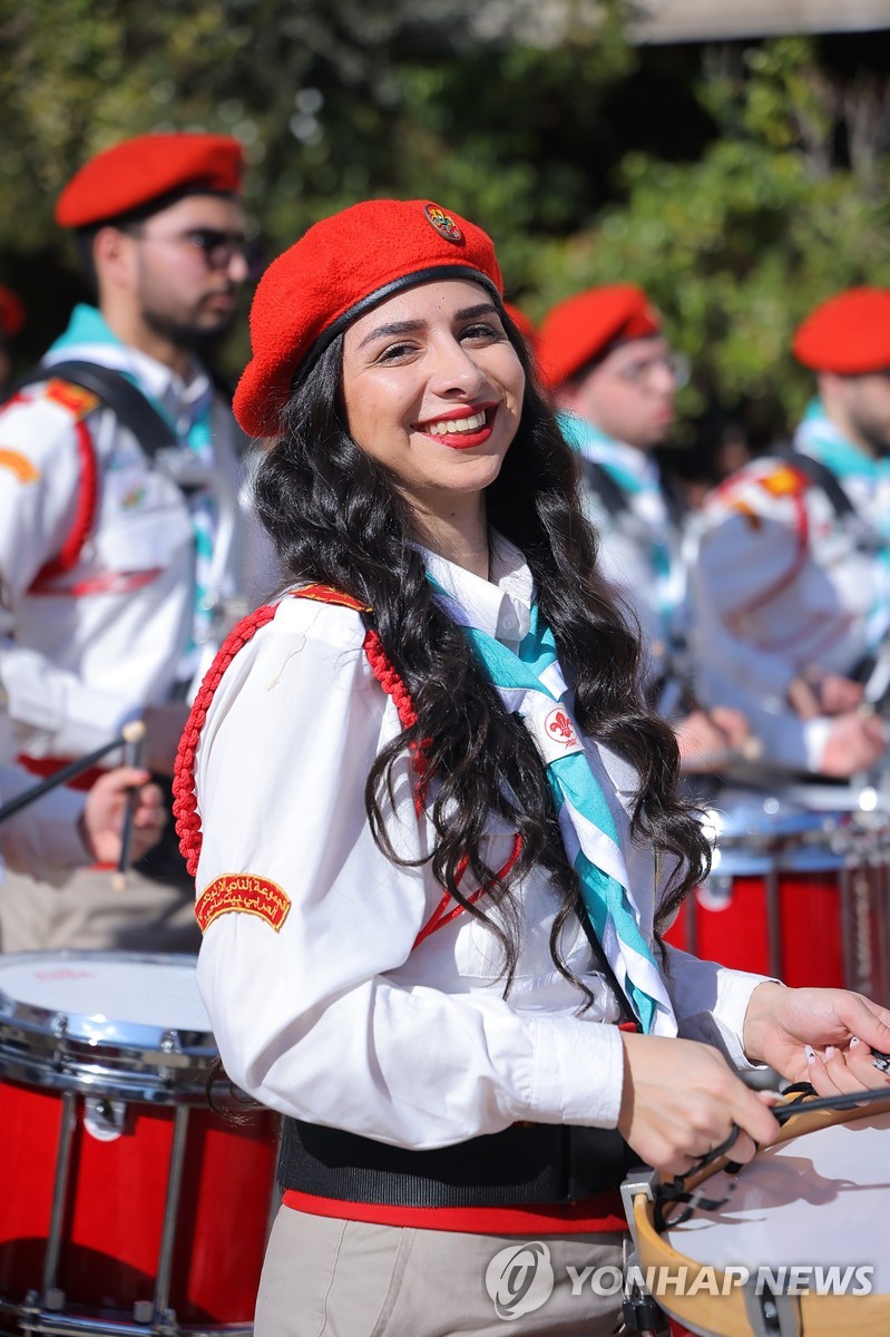 (UPI=연합뉴스) 24일 요르단강 서안 지구 베들레헴에서 크리스마스 퍼레이드가 진행되고 있다.