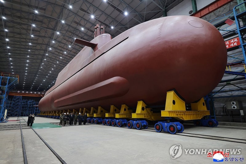 김정은 핵잠 위협 대응 필요