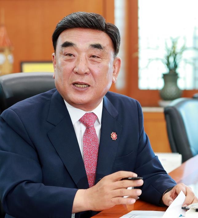 연합뉴스와 인터뷰하는 김두겸 울산시장 [촬영 허광무]