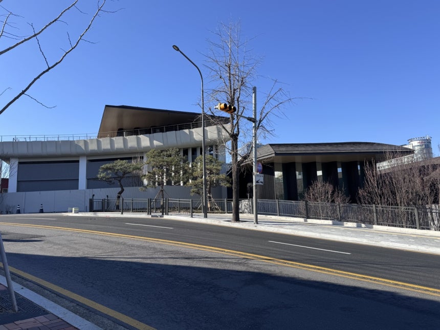 LG그룹 '남산리더십센터(NLC)' 외관 (서울=연합뉴스) 강태우 기자 = LG가 다음 달 초 서울 중구 남산동에 미래 인재 육성 기능을 담당하는 '남산리더십센터(NLC)'를 정식 개관한다.2025.12.26 bu