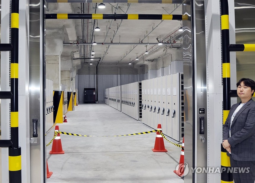 입양기록 26만권 보관할 임시 서고 (고양=연합뉴스) 김병만 기자 = 경기도 고양시 덕양구 한 저온 물류센터 건물 내 '입양인 뿌리'인 입양기록 26만권을 한곳에 보관할 임시서고 내부.2025.7.23 kimb01