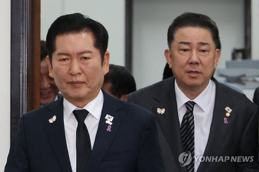 더불어민주당 정청래 대표(왼쪽)와 김병기 원내대표 [연합뉴스 자료사진]