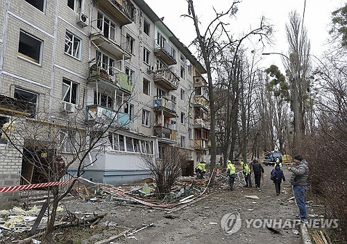 지난달 23일 러시아 공격에 파괴된 우크라이나 아파트 [EPA=연합뉴스 자료사진]