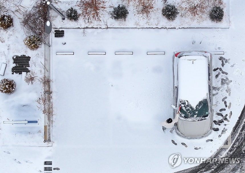 눈을 치우자 [촬영 양지웅]