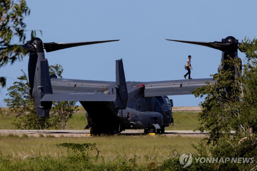 푸에르토리코에서 정비 중인 미 특수부대의 CV-22 오스프리 수송기 [로이터 연합뉴스 자료사진]